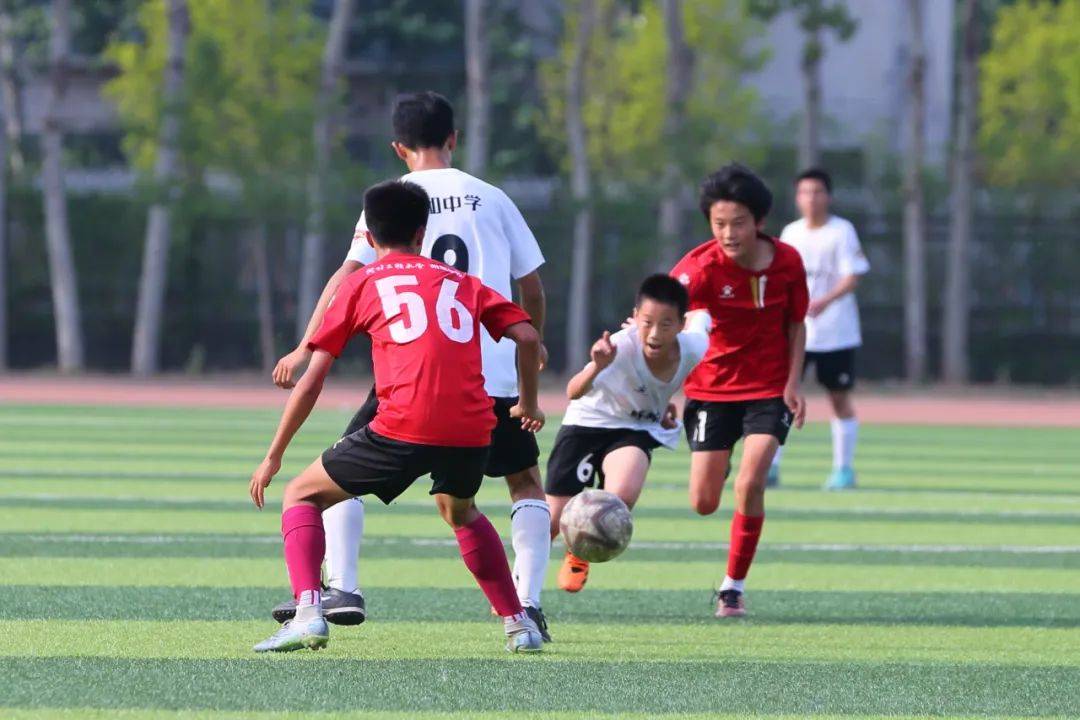 逼迫防守分